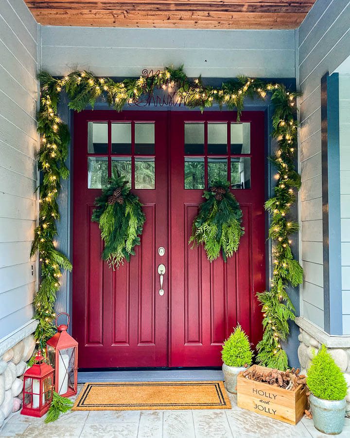 Outdoor Christmas Decor Ideas swag on door