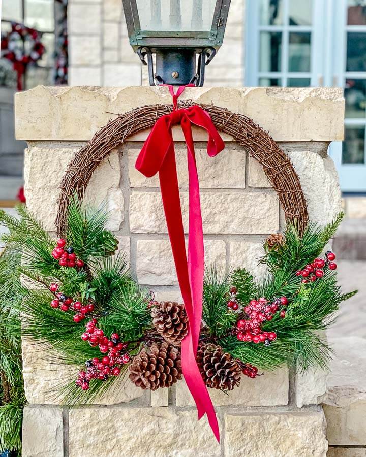 Outdoor Christmas Decor Ideas wreaths on light post