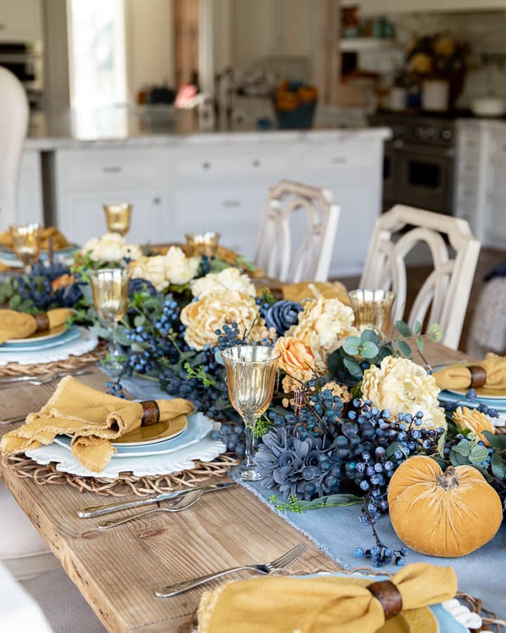 Thanksgiving Table Decor close up of centerpiece