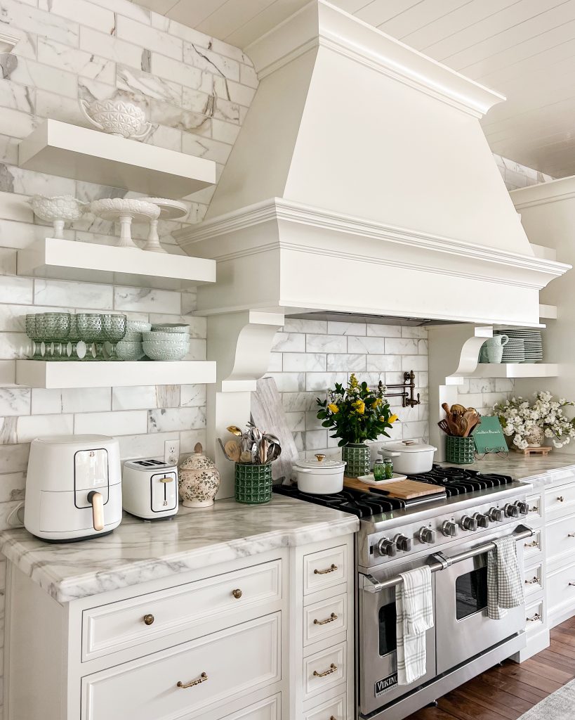 Green and White Fall Decor in the Kitchen and Dining Room