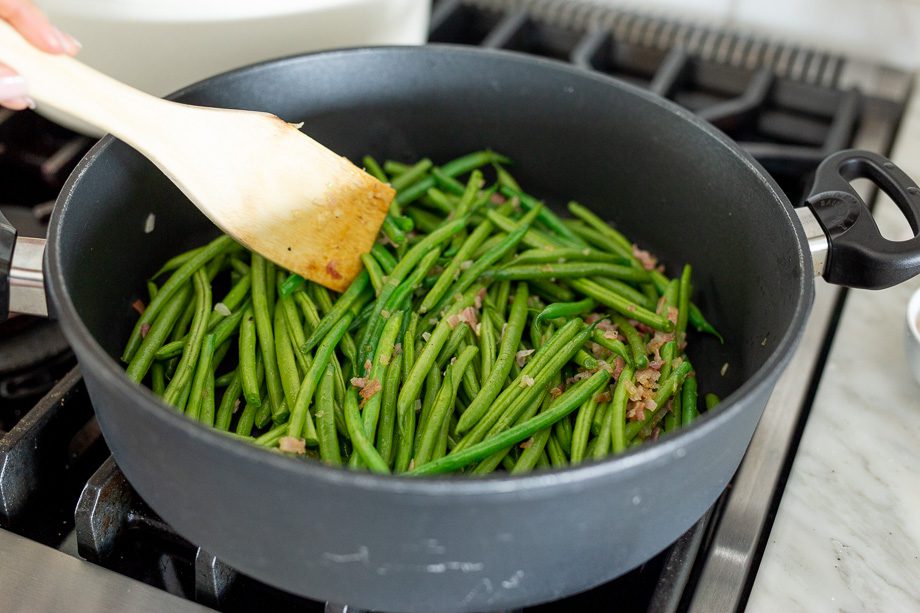 making green beans in pan