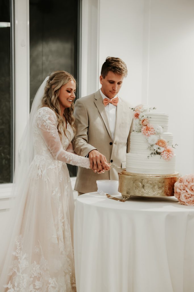 wedding cake cutting