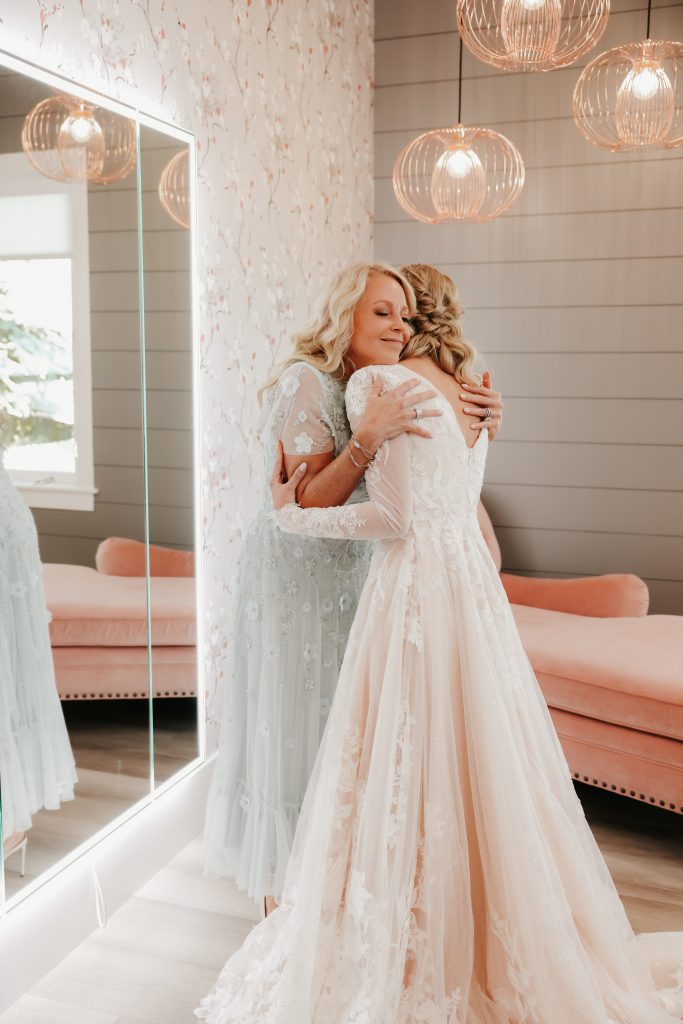 Planning a fall wedding - bride hugging mom