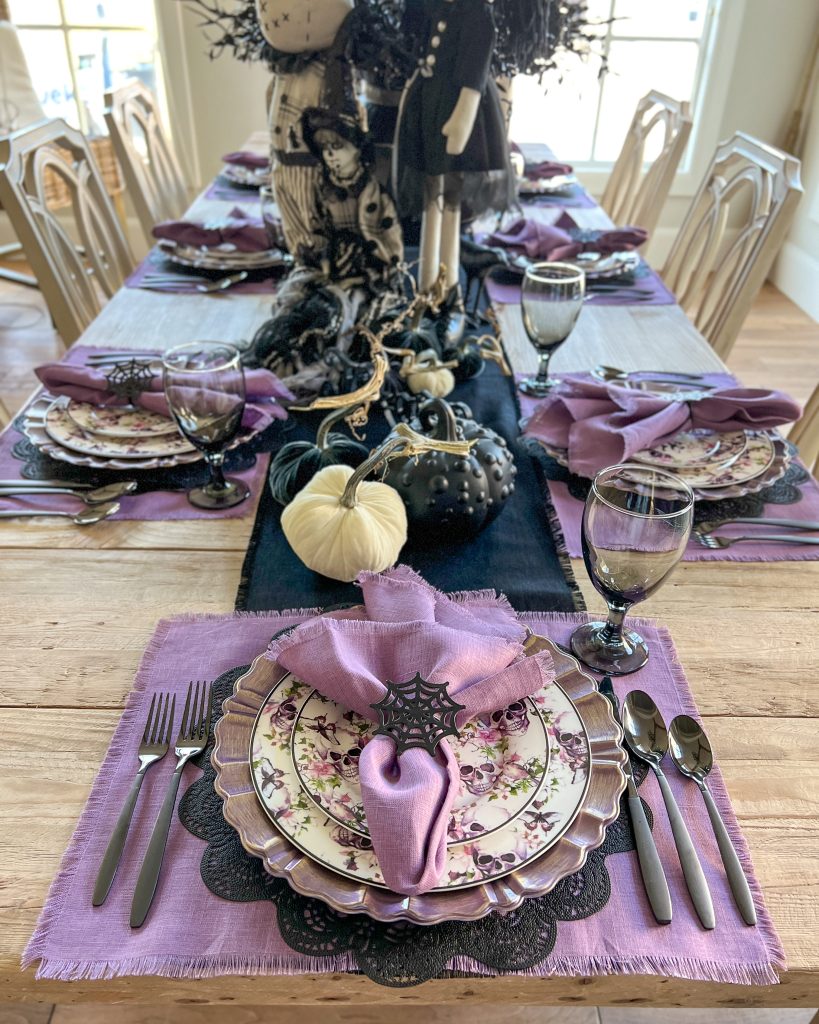 halloween tablescape place-setting