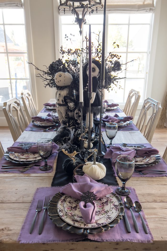 A Spooky and Stylish Halloween Tablescape